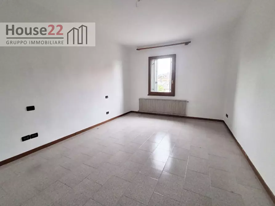 Immagine 11 di Appartamento in vendita  in Strada Postumia 226 a Vicenza