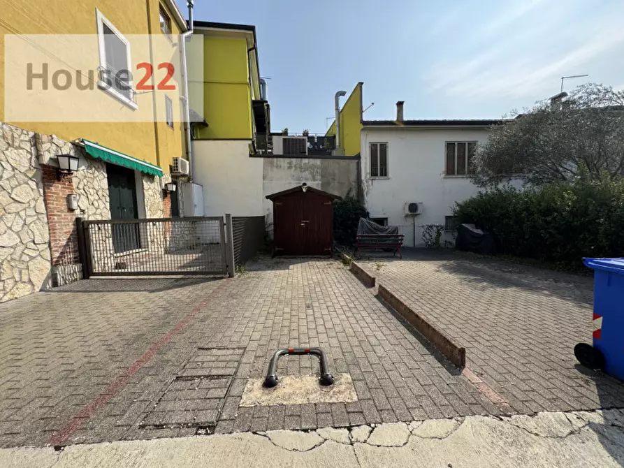 Immagine 11 di Appartamento in vendita  in Strada Postumia 226 a Vicenza