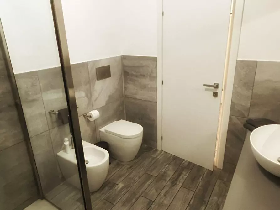 Immagine 6 di Appartamento in vendita  in Via Emilia Centro, 291 a Modena