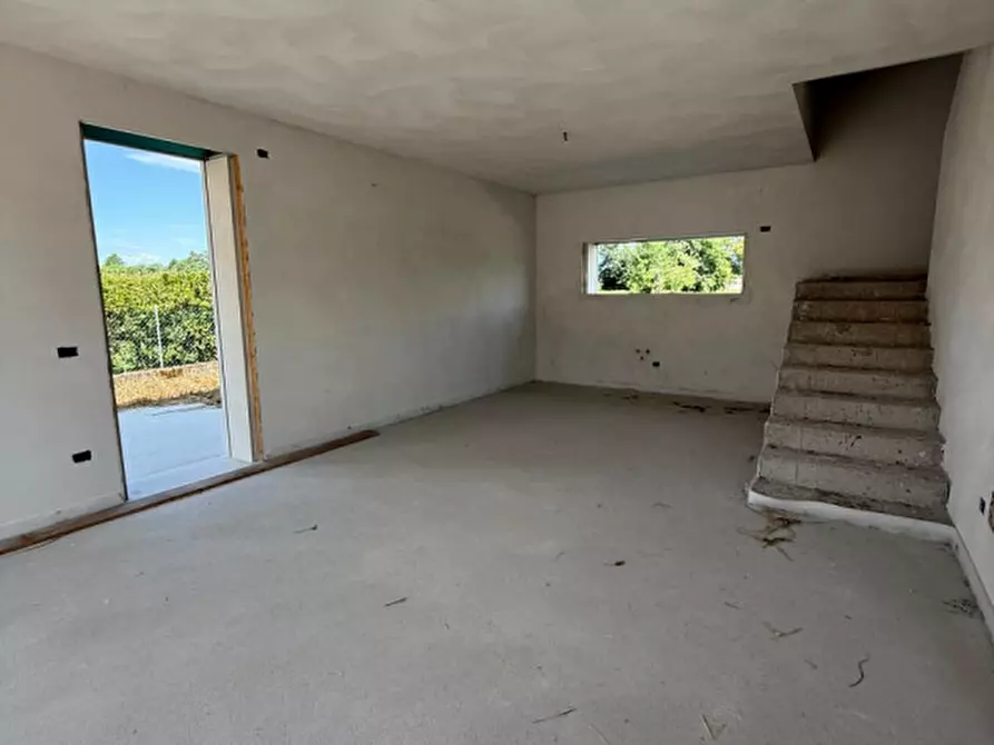 Immagine 3 di Villa in vendita  in Via Castiglione a Loria