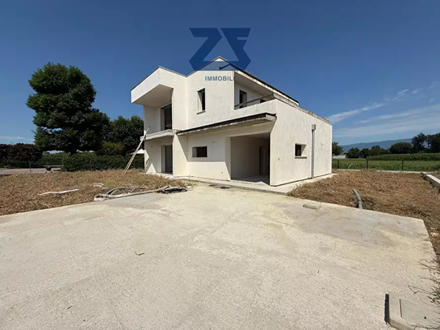 Immagine 13 di Villa in vendita  in Via Castiglione a Loria