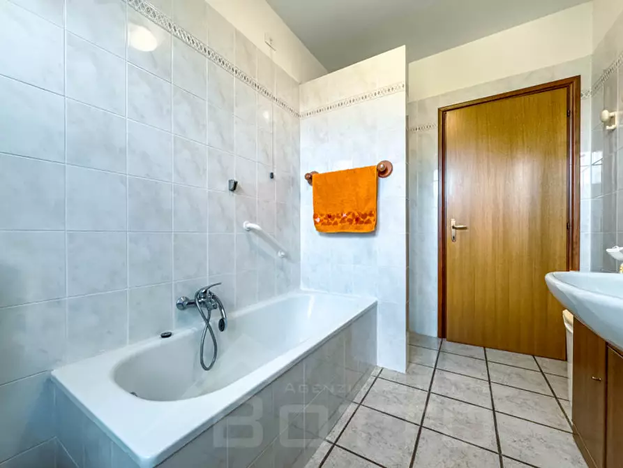 Immagine 13 di Villetta a schiera in vendita  in via strera 68b a Oleggio