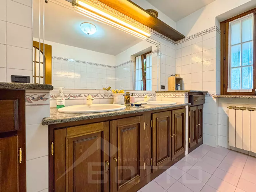 Immagine 18 di Villa in vendita  in via san giovanni 166 a Oleggio