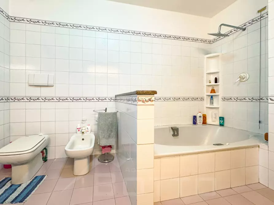 Immagine 19 di Villa in vendita  in via san giovanni 166 a Oleggio