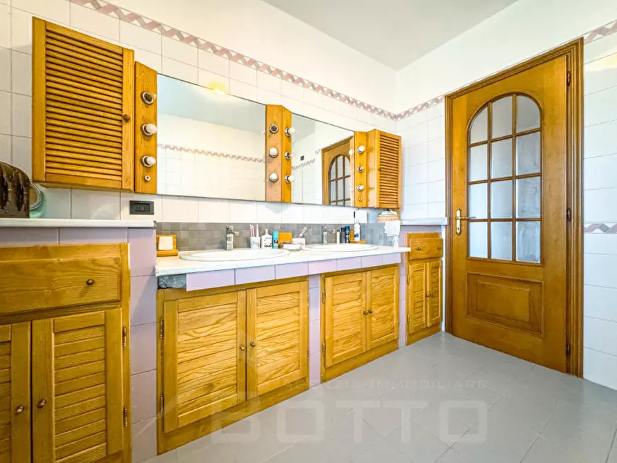 Immagine 22 di Villa in vendita  in via san giovanni 166 a Oleggio