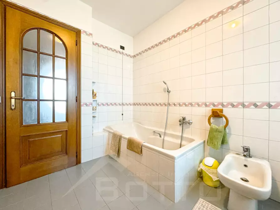 Immagine 24 di Villa in vendita  in via san giovanni 166 a Oleggio