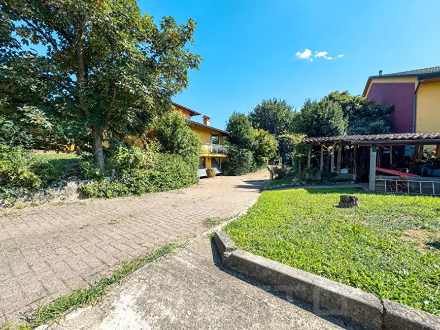 Immagine 38 di Villa in vendita  in via san giovanni 166 a Oleggio