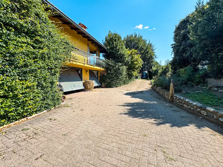 Immagine 39 di Villa in vendita  in via san giovanni 166 a Oleggio