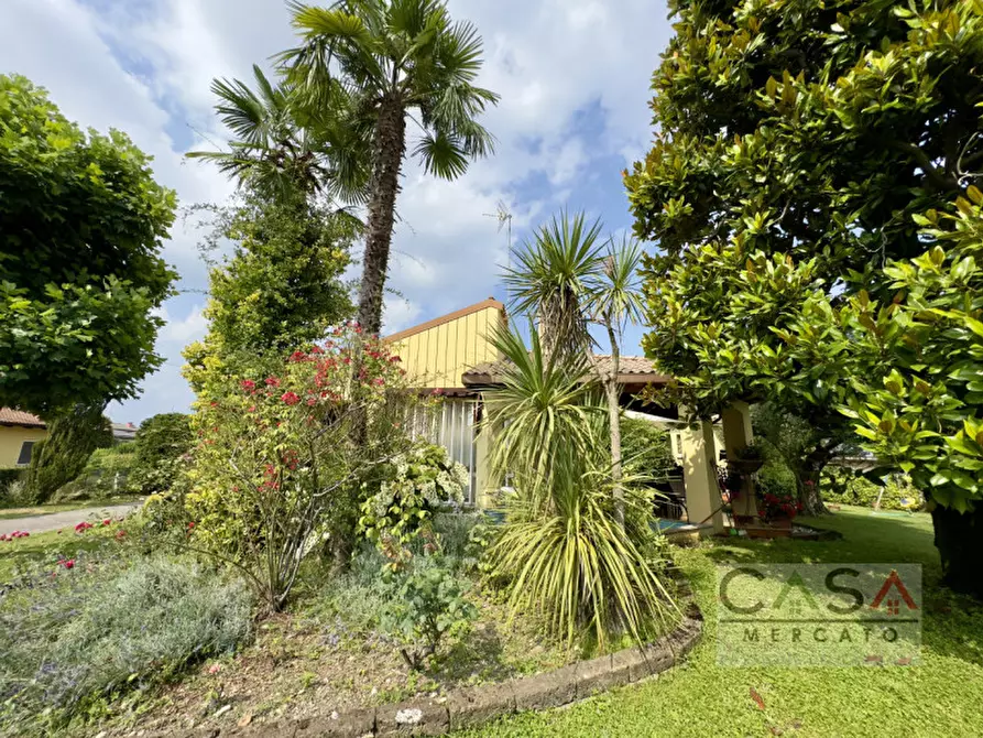 Immagine 2 di Villa in vendita  in Via Pordenone a Cordenons