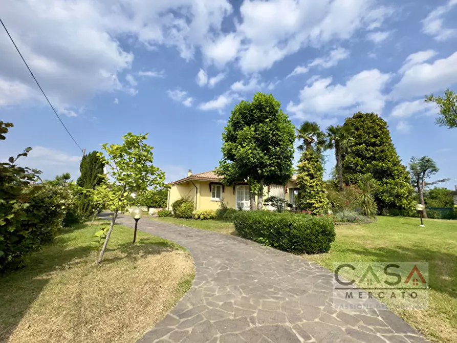 Immagine 3 di Villa in vendita  in Via Pordenone a Cordenons