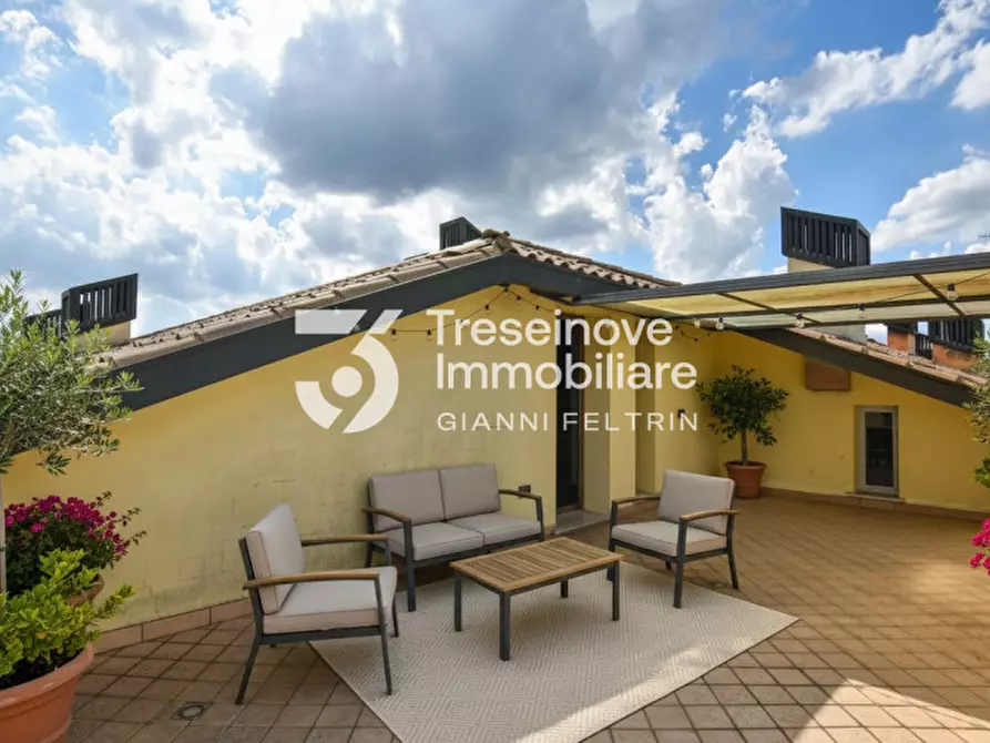 Immagine 2 di Attico in vendita  in Via Chiesa a Paese