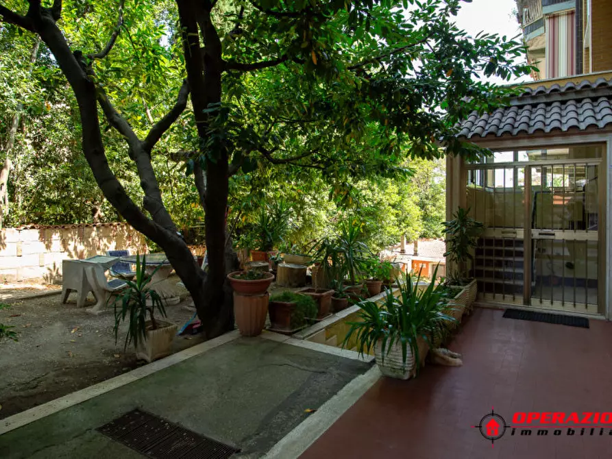 Immagine 5 di Appartamento in vendita  in Via Basilio Puoti a Roma