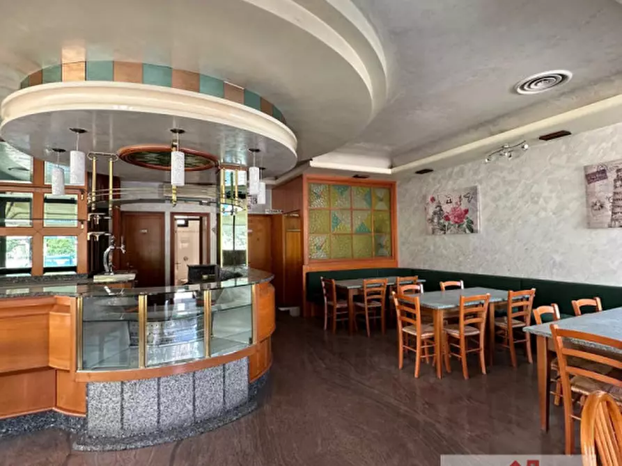 Immagine 2 di Negozio in vendita  in Via Trieste a Spresiano