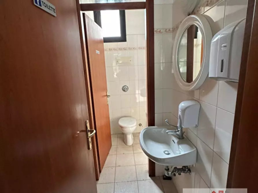 Immagine 5 di Negozio in vendita  in Via Trieste a Spresiano