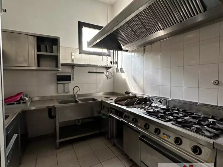 Immagine 6 di Negozio in vendita  in Via Trieste a Spresiano