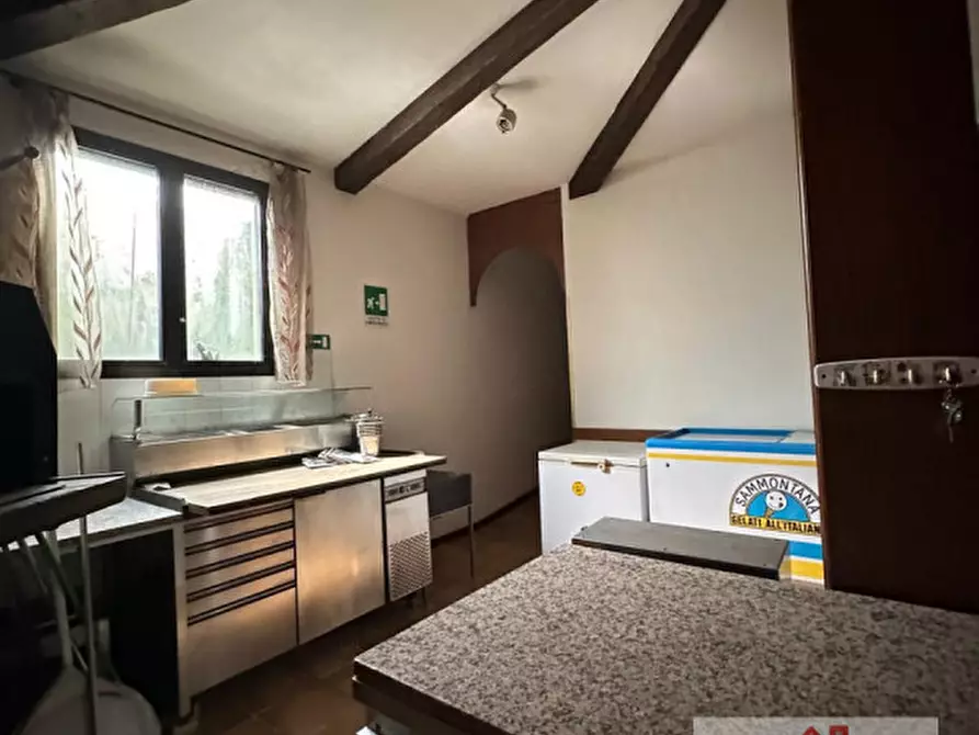 Immagine 8 di Negozio in vendita  in Via Trieste a Spresiano