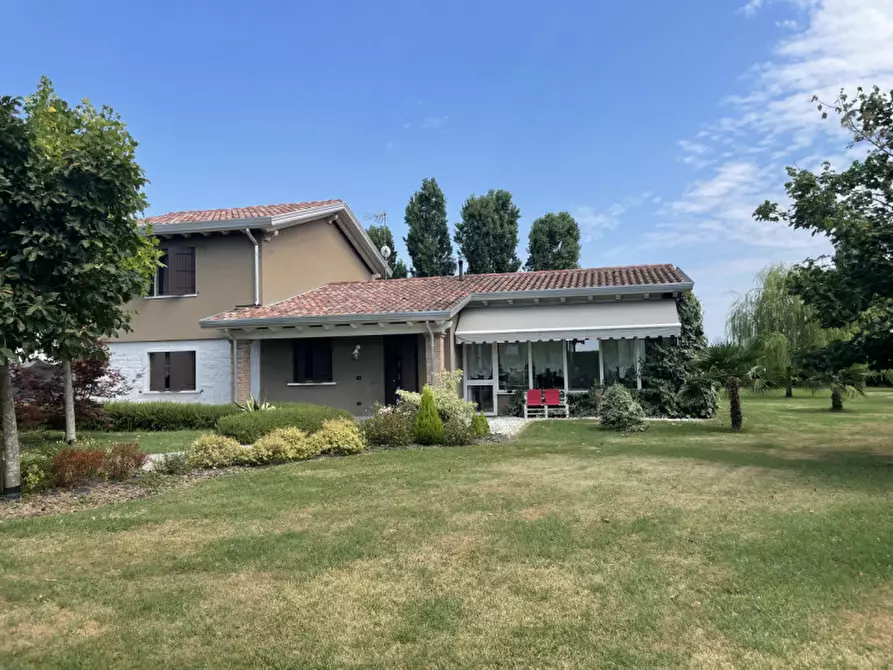 Immagine 2 di Villa in vendita  in VIA FRAPIERO a Correzzola