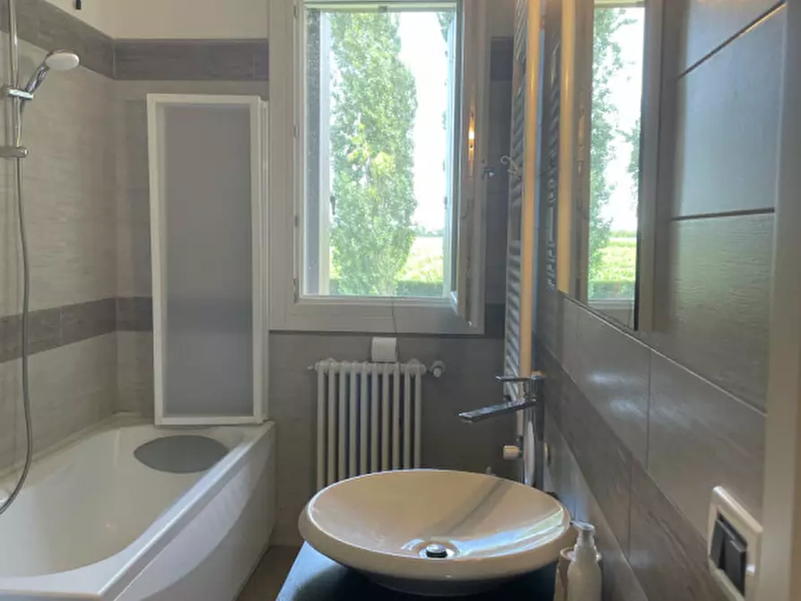 Immagine 13 di Villa in vendita  in VIA FRAPIERO a Correzzola