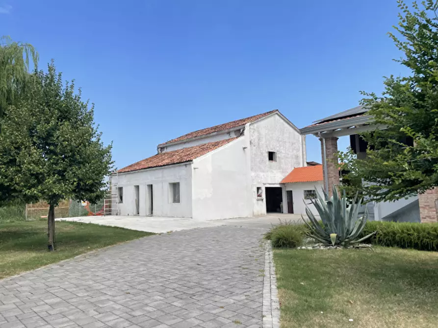 Immagine 32 di Villa in vendita  in VIA FRAPIERO a Correzzola