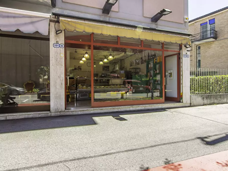 Immagine 14 di Negozio in vendita  in Via Jacopo Facciolati a Padova