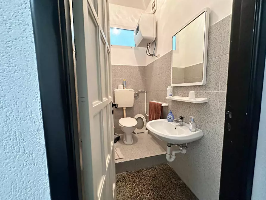 Immagine 12 di Ufficio in vendita  in via don bosco a Savona