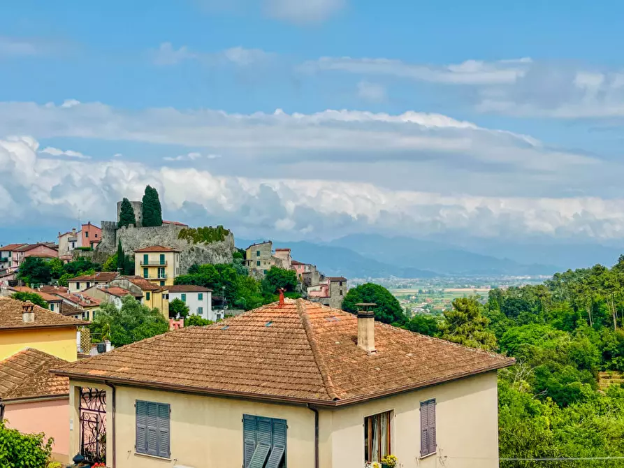 Immagine 1 di Casa bifamiliare in vendita  a Ameglia