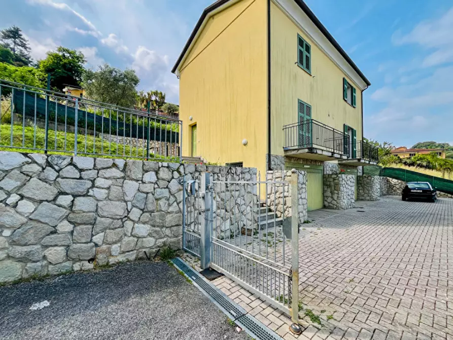 Immagine 2 di Casa bifamiliare in vendita  a Ameglia