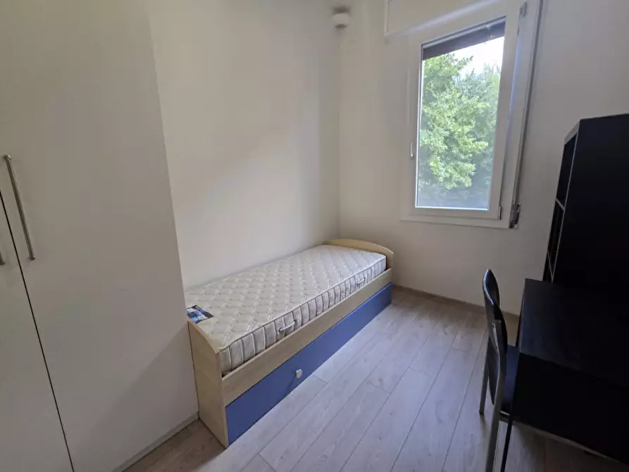 Immagine 10 di Camera in vendita  a Modena