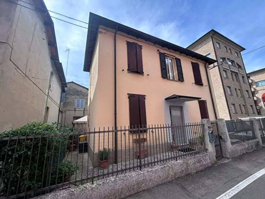 Immagine 1 di Casa indipendente in vendita  in Via Novara a Parma