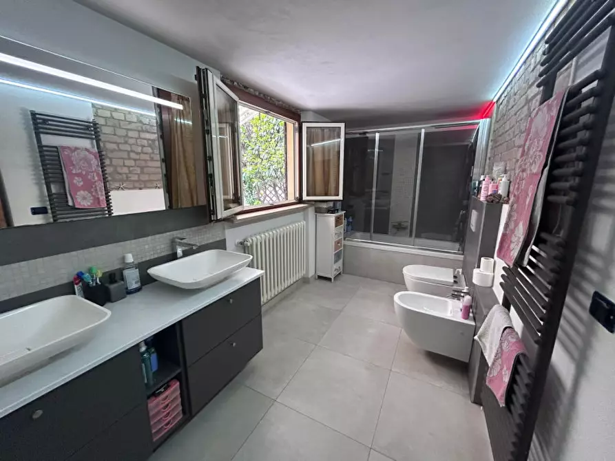 Immagine 10 di Casa indipendente in vendita  in Via Novara a Parma
