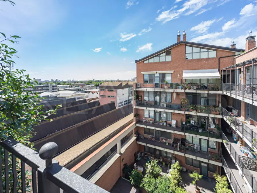 Immagine 25 di Attico in vendita  in via Mecenate 84 a Milano