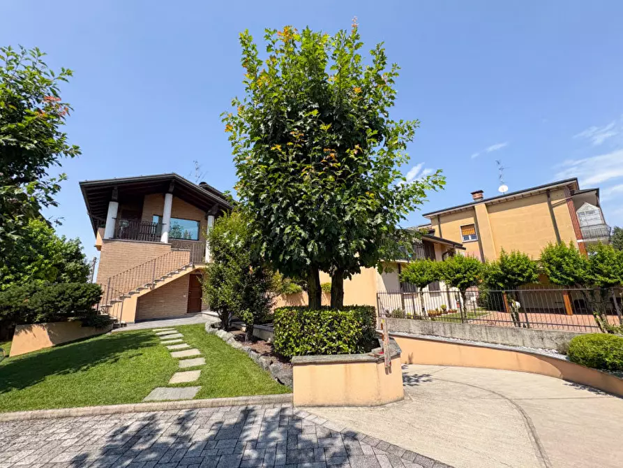 Immagine 2 di Villa in vendita  in VIA COMASINA 147 VERANO a Verano Brianza