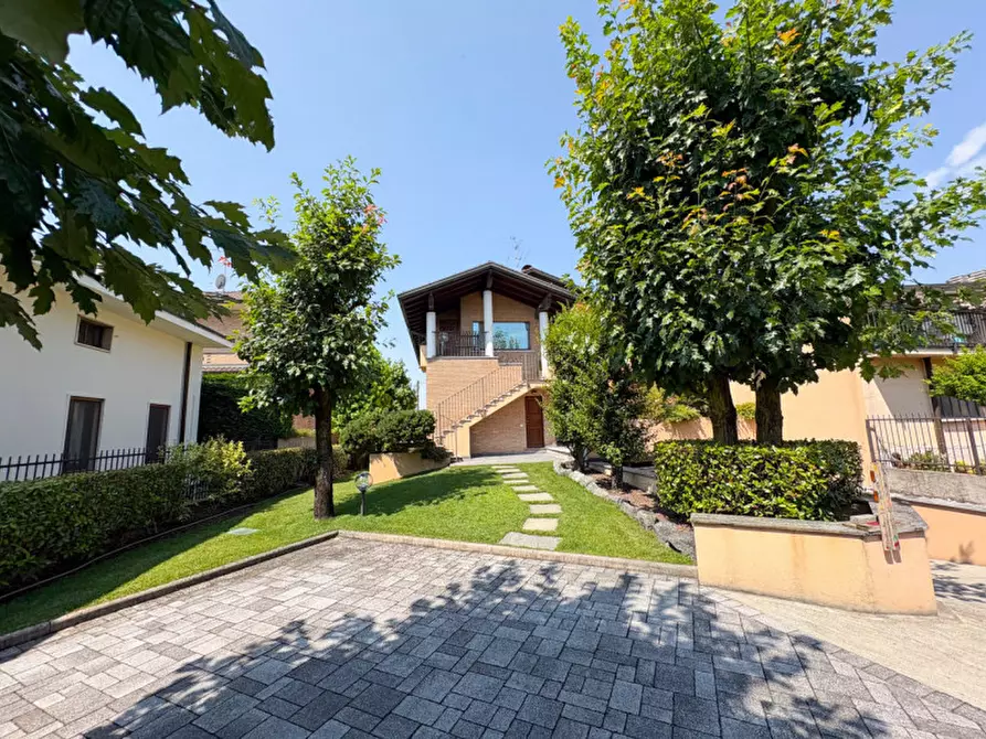 Immagine 4 di Villa in vendita  in VIA COMASINA 147 VERANO a Verano Brianza