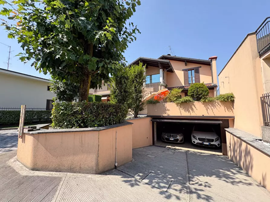 Immagine 5 di Villa in vendita  in VIA COMASINA 147 VERANO a Verano Brianza