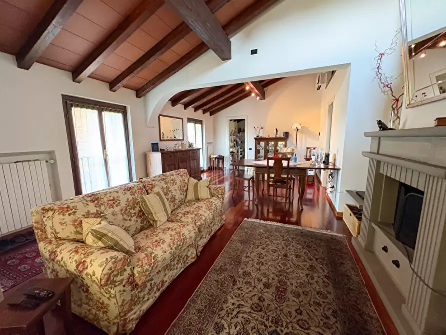 Immagine 9 di Villa in vendita  in VIA COMASINA 147 VERANO a Verano Brianza