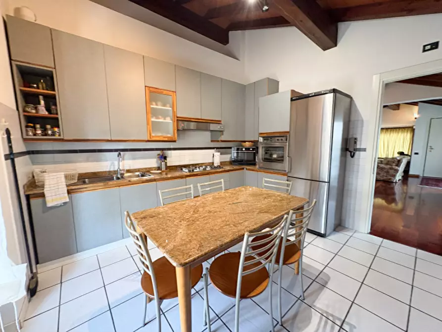 Immagine 15 di Villa in vendita  in VIA COMASINA 147 VERANO a Verano Brianza