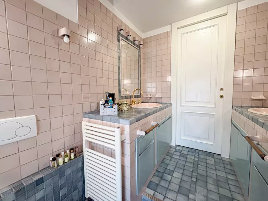 Immagine 25 di Villa in vendita  in VIA COMASINA 147 VERANO a Verano Brianza