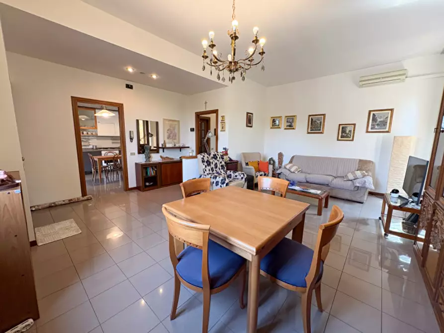 Immagine 30 di Villa in vendita  in VIA COMASINA 147 VERANO a Verano Brianza