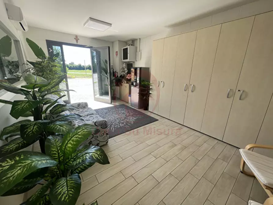 Immagine 2 di Capannone industriale in vendita  in Via Ronchi Alti a Padova