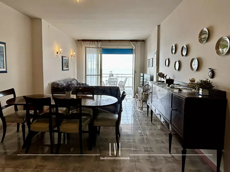 Immagine 5 di Appartamento in vendita  in via Andrea Bafile 9° accesso al mare n.14 a Jesolo