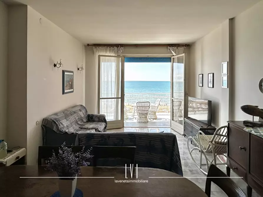 Immagine 6 di Appartamento in vendita  in via Andrea Bafile 9° accesso al mare n.14 a Jesolo