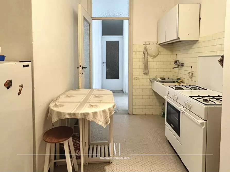 Immagine 12 di Appartamento in vendita  in via Andrea Bafile 9° accesso al mare n.14 a Jesolo