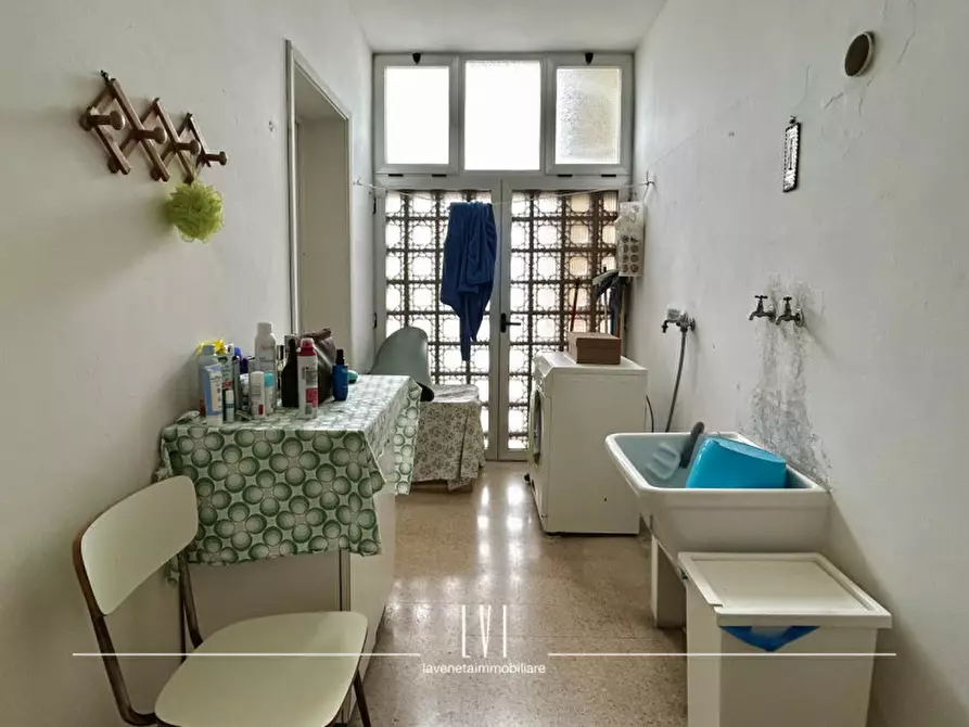 Immagine 14 di Appartamento in vendita  in via Andrea Bafile 9° accesso al mare n.14 a Jesolo