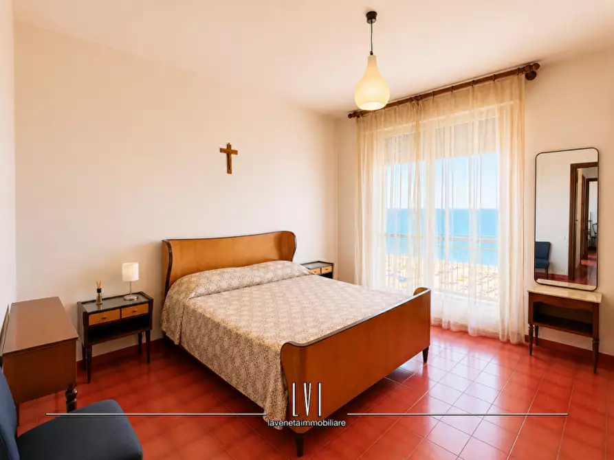 Immagine 15 di Appartamento in vendita  in via Andrea Bafile 9° accesso al mare n.14 a Jesolo
