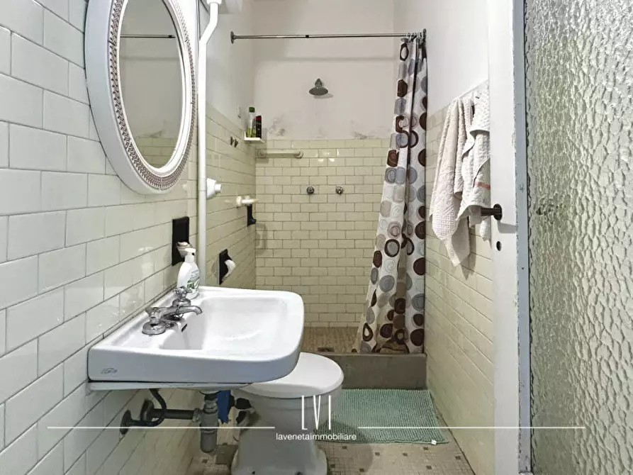 Immagine 15 di Appartamento in vendita  in via Andrea Bafile 9° accesso al mare n.14 a Jesolo