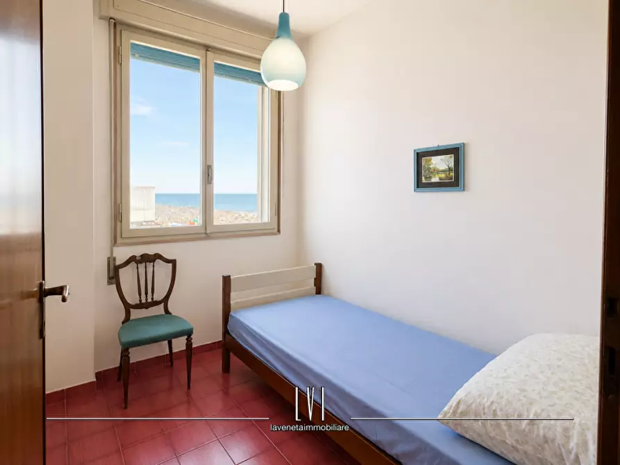Immagine 21 di Appartamento in vendita  in via Andrea Bafile 9° accesso al mare n.14 a Jesolo