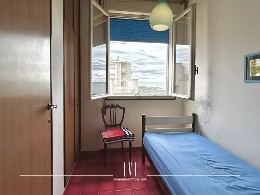 Immagine 22 di Appartamento in vendita  in via Andrea Bafile 9° accesso al mare n.14 a Jesolo