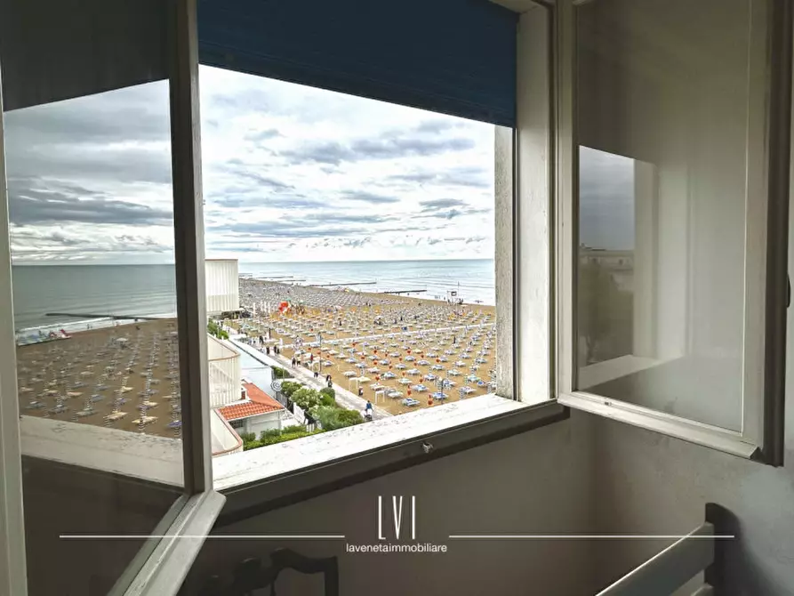 Immagine 23 di Appartamento in vendita  in via Andrea Bafile 9° accesso al mare n.14 a Jesolo