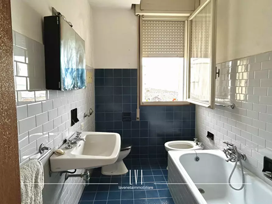 Immagine 24 di Appartamento in vendita  in via Andrea Bafile 9° accesso al mare n.14 a Jesolo