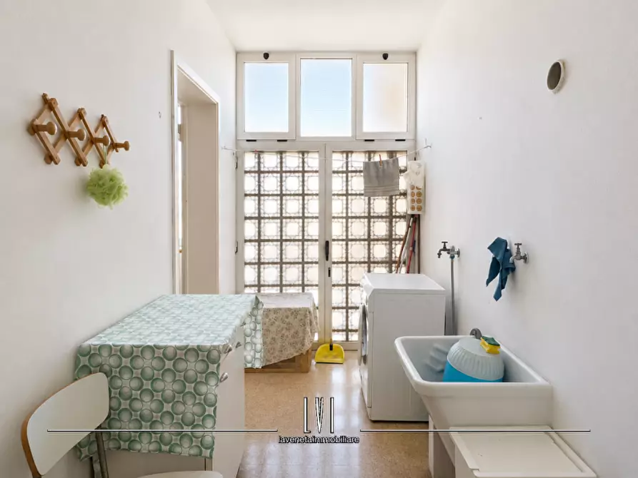 Immagine 31 di Appartamento in vendita  in via Andrea Bafile 9° accesso al mare n.14 a Jesolo